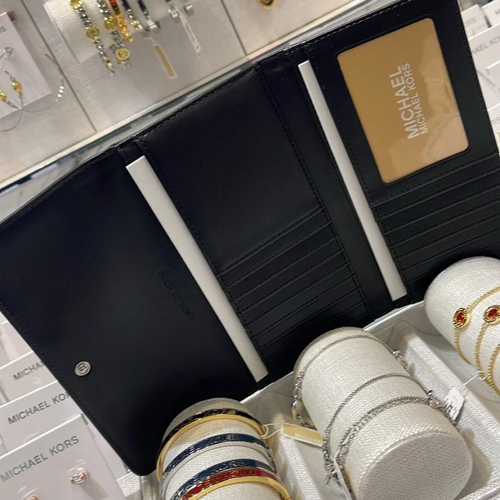 Michael Kors Jet Set Large Signature Logo Tri-Fold Wallet
Black 
NWT - Picture 16 of 16